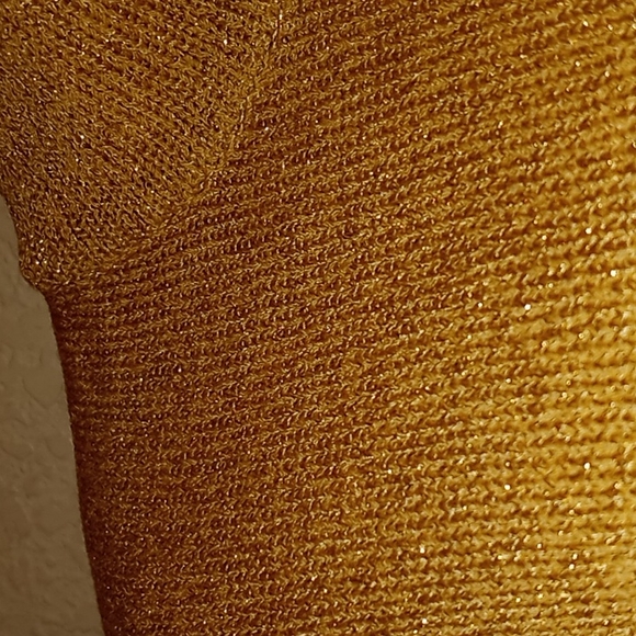 St. John Basics Gold Lurex Sparkly Short Sleeved Sweater - Picture 5 of 12